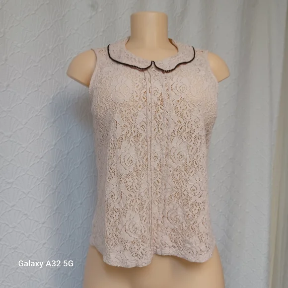 Princess Vera Wang Women Size M Pink Lace Top with Black Collar - Picture 1 of 12